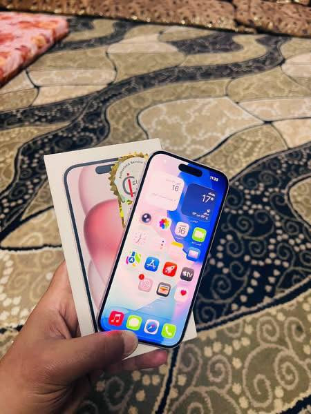 السلام عليكم 
ايفون ١٥  عادي 
لون وردي
الجهاز نورمال 
ذاكره ١٢٨
بطارية ٩١
مكاني موصل
السعر خاص او اتصل عل رقم
الرقم ***********
