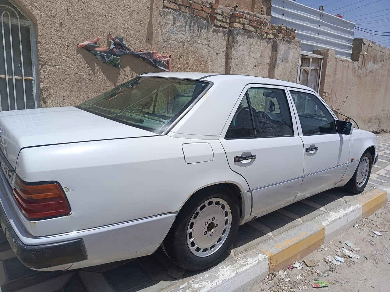 مارسدس للبيع /غاز بانزين تبريد شغال  موديل 1985 سيارة محور فيفتي 2500 سنويه ل 30 ماصاقطة بعدهي سياره جاهزه كهربائيات كله شغاله حدادية كاملة الرقم إنكليزي ذي قار مكاني ذي قار قضاء كرمة بني سعيد و صاحب السيارة بالناصرية السعر 55 وبيه مجال قليل وهذا رقمي للاستفسار أكثر ***********
