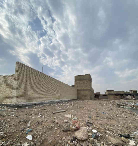 يا الله  
توجد قطعه ارض في منطقه الحميديه 
شارع المعسكر 
90 متر 
القطعه عاليه عن الشارع يعني ما تصرف عليها فلس
تتوفر كافه الخدمات ما عدى التبليط عن قريب جداً 
ومكانها جداً جميل 
للستفسار 
 
‭٠٧٧٣ ٢٠٦ ٣٤٠٤‬
