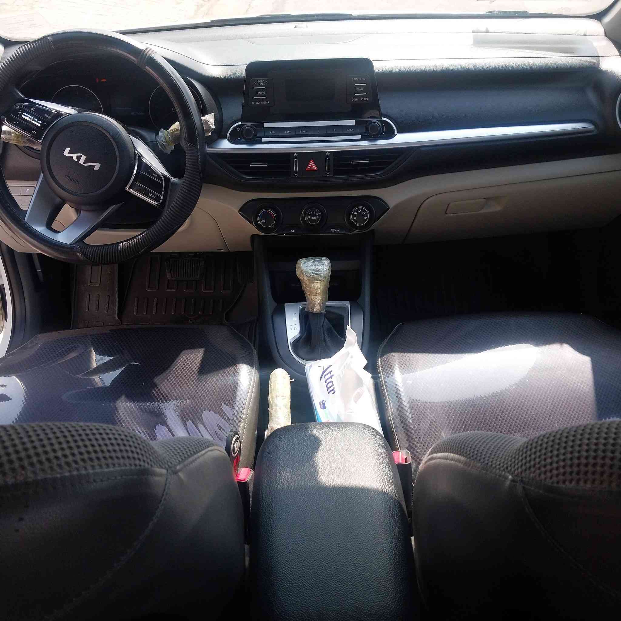 السلا عليكم سيراتو 2022 ماشيه 90الف صور موجودة اتصال ع ***********  مكاني بغداد سعر 146 وبيهة مجال بسيط
