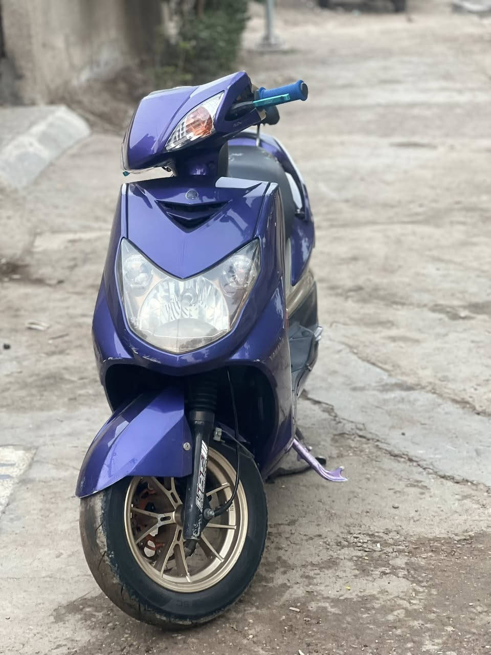 سلام عليكم سكنس فحل نوزل طلاعات الدرجه  مكفوله كفاله عامه جيب فيتر وفحص وعليه تزويد السعر مليون 200 وبيه مجال رقمي *********** متواجد
