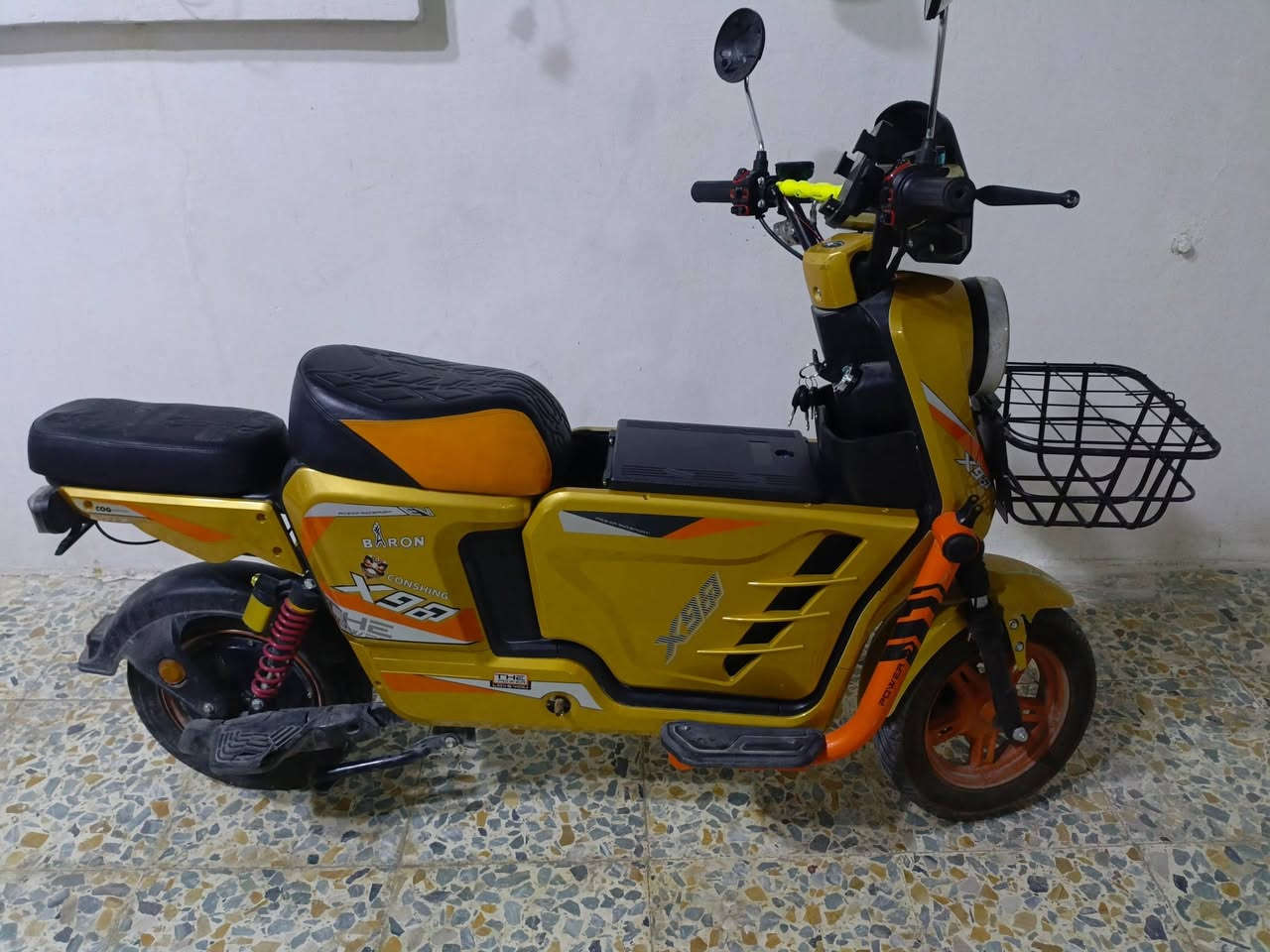 للبيع دراجه اكس 900 بطاريات شغاله بس بيهن نفخه بسيطه السعر 350 بها مجال شغاله من كل شيء الاستفسار ***********
