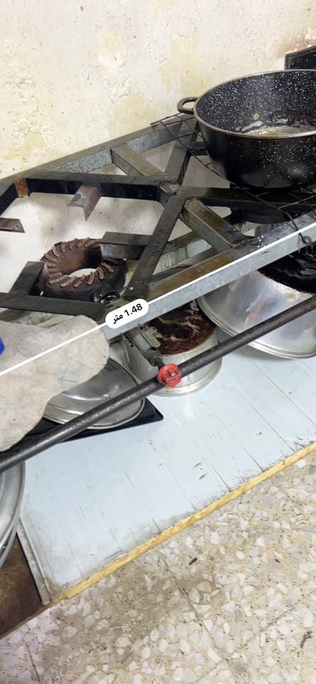 سلام عليكم عندي حمايه   جديده استخدام 15يوم بس وطباخ 3عيون وميز اللحميه سعرها 400 الميز 150 الطباخ 150
لاستفسار سناء ***********
