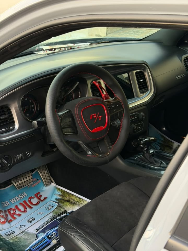 جارجر
الموديل : 2022 . (امريكي) .
المحرك : V8. 5.7L .
ماشية :32 ألف مايل قابل للزياده
 •رادارات بالمري(نقط عمياء)
*   حساسات خلفية.
*   شاشه كبيرة مع نظام ملاحة نفكيشن GPS .
*   سستم صوت Harman Kardon .
*   ويل قياس 20 انج .
*   مصابيح امامية زنون .
*   كشافات الضباب زنون .
*   فتحت سقف (سلايد) .
*   مقاعد رياضية من الجلد الفاخر .
*   مقاعد أمامية كهربائية عدد 2 .
*   ذاكرة لحفظ وضعيات الجلوس (ميموري) .
*   مقاعد أمامية تبريد وتدفئه .
*   مقاعد خلفية تدفئة .
*   تشغيل عن بعد .
*   ستيرن كهربائي .
*   تدفئة ستيرن .
*   محدد سرعة .
*   تلفون بلوتوث .
*   كاميرا خلفية .
*   مرايا متحسسة للاضاءة العالية .
*   كير شفتر بالستيرن .
*   دخول ذكي (بصمة) .

بدون حادث السيارة فقط سرقة بنيد ودشبول والصورة موجودة بالمنشور
 السياره جديده بمعنى الكلمة وجاهزة من كلشي تخم تاير جديد ترايها مال زيرو سعرها 299 ورقه وبي مجال كلش قليل .
***********
