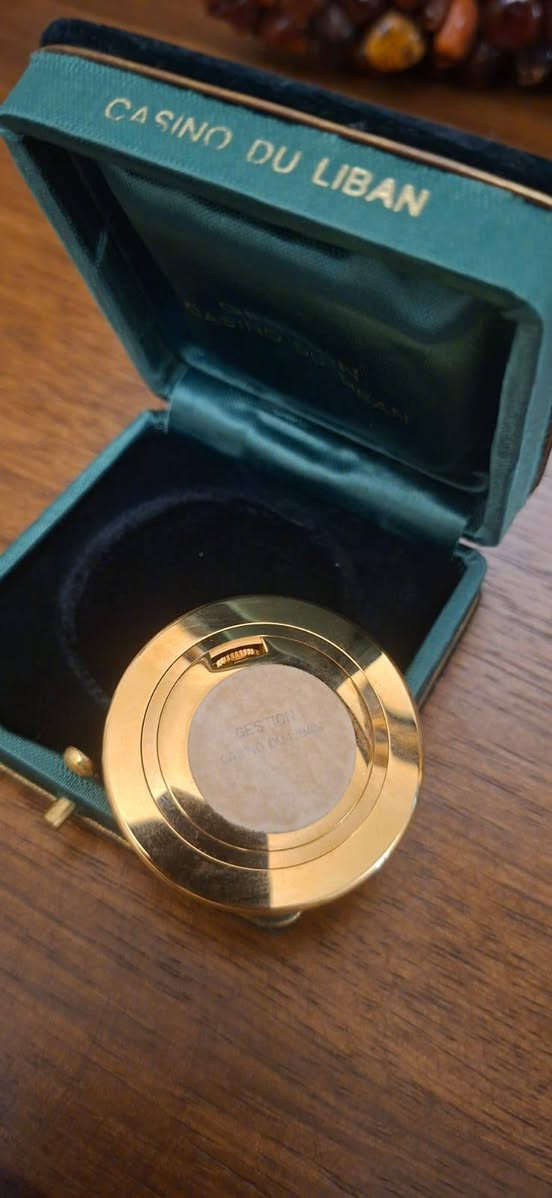 Vintage pocket watch casino du liban 
ساعة جيية انتيك تذكارية اصدار خاص من كازينو لبنان 
المعدن تلبيس ذهب تعمل بشكل منتظم و دقيق جدا نضافة عالية جدا شبه زيرو مع علبتها تعمل بنظام الربط اليدوي


**إذا كنت صاحب هذا الإعلان وتريد حذفه لأي سبب، رجاءا أرسل رسالة إلى الدعم الفني**