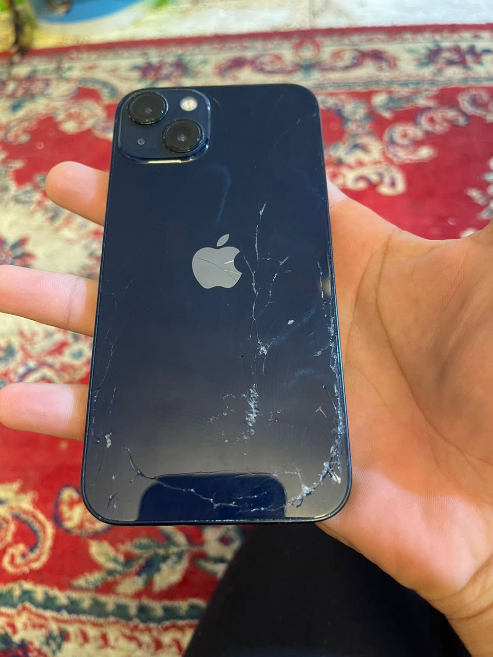 سلام عليكم ايفون 13 عادي مثل ما موضح بالصور  جهاز بلادي بس ظهره مطشر  حط سعرك واذا عجبي ارد عليك  مكاني دوره هذا رقمي بي واتساب ***********
