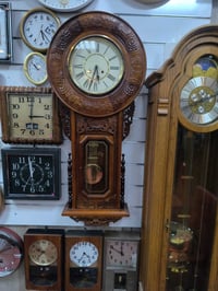 ساعة جدارية صنع كوريا تكويك يدوم شهر ارتفاع الساعة 130سم وعرض الساعة 5...