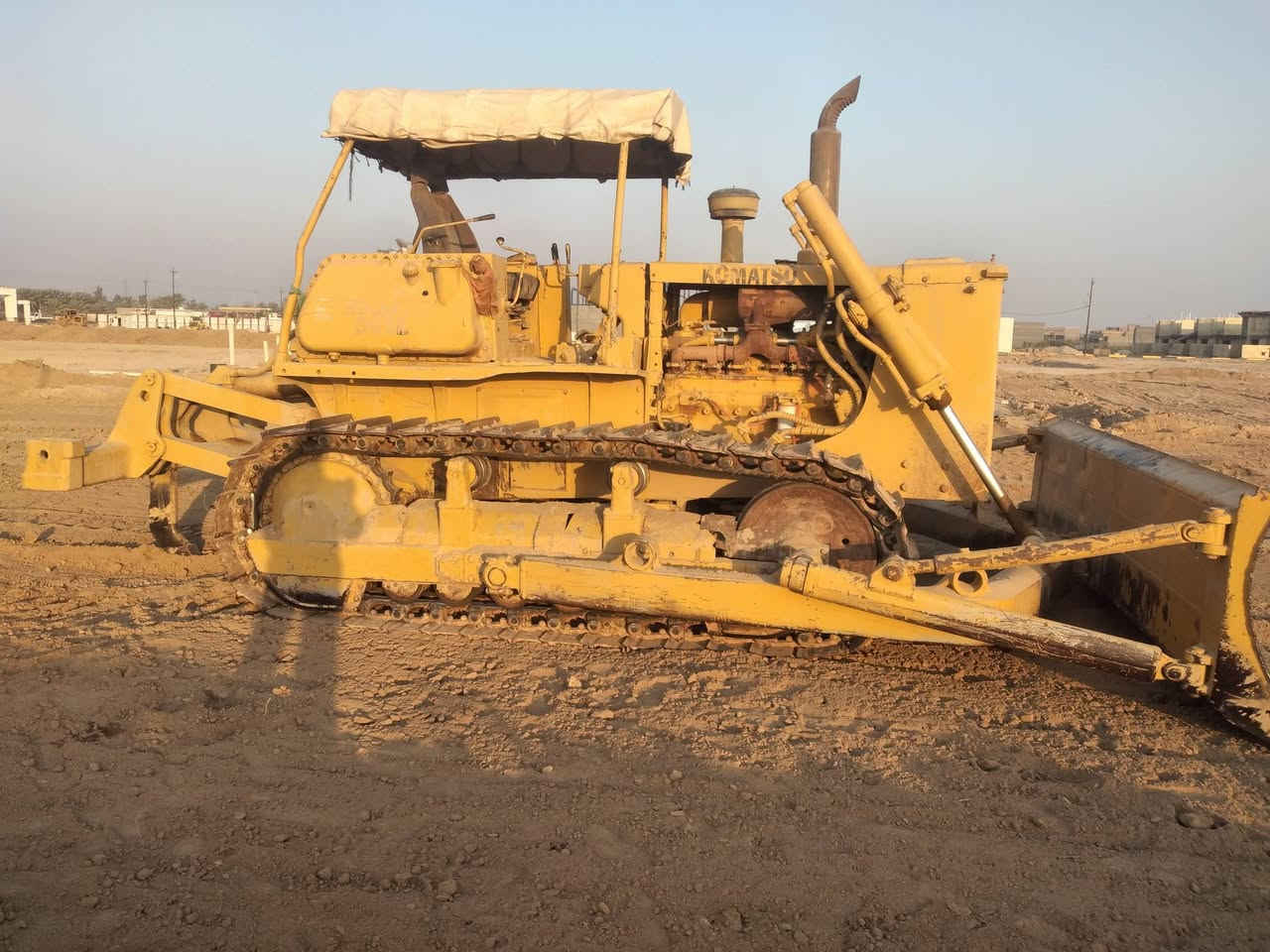 بلدوزر موديل ٨٥  للبيع كفاله عامه رقم وتسويه اتصال ***********
