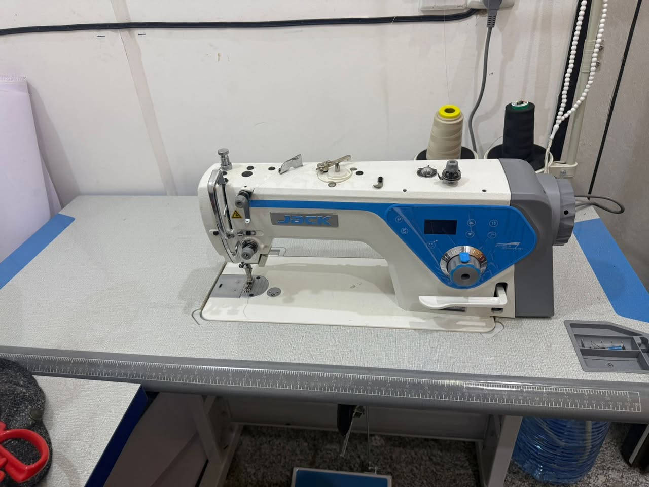 مكينة خياطة صناعية + اوفر 

للبيع جديد غير مستعمل بالكارتون فقط مشدود للاختبار 

***********
