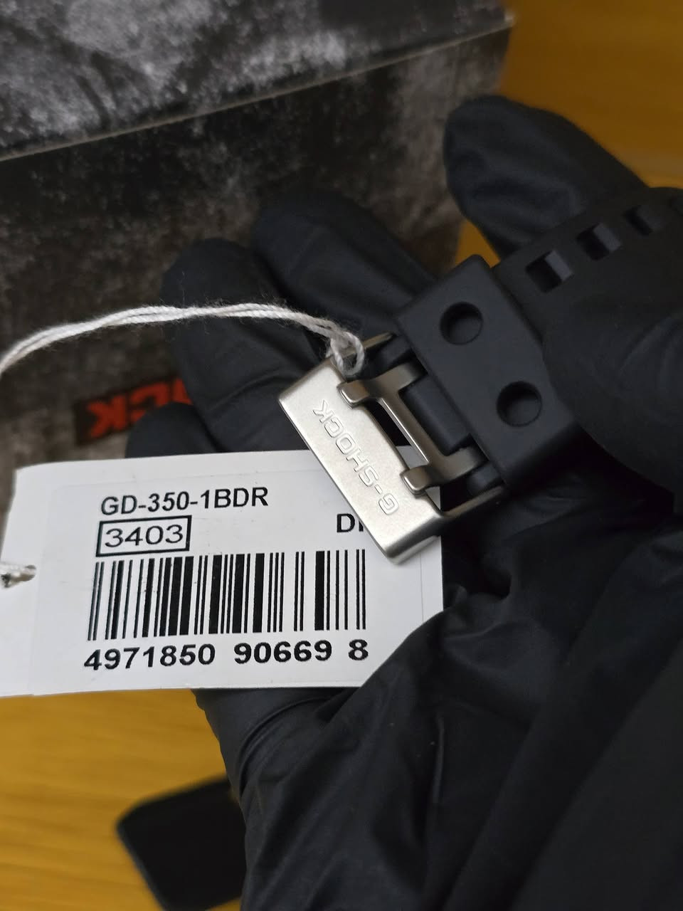 كاسيو - جيشوك 
⬛ موديل:  GD-350-1BDR       صنع في اليابان تجميع الصين رتيل الساعة يا شباب 165 دولار بالمواقع والصفحات يمي ١٢٥ دولار فقط 

❗️أصلي ضمان دولي لمدة عامين من تاربخ الشراء 
✉️ شحن داخل العراق 
تواصل واتساب ***********☎️
⠀.........................................

⬛️ الحركة: بطارية CR2032عمر البطارية التقريبي: 5 سنوات 
⬛️ سلسلة: GD-350-1BDR
⬛️مقاومة الصدمات قوة إضافية متينة
⬛️ التوقيت العالمي
35 منطقة توقيت (100 مدينة + التوقيت العالمي المنسق)، عرض رموز المدن، تشغيل/إيقاف تشغيل التوقيت الصيفي
⬛️ سهولة الرؤية في الظلام ضوء LED قابل للتحديد الى ١.٥ او ٣ ثواني 
⬛️ الساعات، الدقائق، الثواني، مساءً، الشهر، التاريخ، اليوم
⬛️ ساعة إيقاف بدقة 1/100 ثانية:أوضاع القياس: الوقت المنقضي، وقت الانقسام، أوقات المكانَين الأول والثاني
⬛️المنبه/إشارة الوقت بالساعة
5 منبهات يومية أو لمرة واحدة (مع منبه غفوة واحد)، تنبيه فلاش قابل للتحديد/ تنبيه بالاهتزاز
إشارة الوقت بالساعة
⬛️الدقة: ±15 ثانية في الشهر
⬛️تحتوي على جهاز اهتزاز.. ومستشعر انخفاض شحن البطارية 
⬛️ لون غير لامع رائع MATTE
⬛️ السير: راتنج حيوي مقاوم للصدمات
⬛️ الزجاج: زجاج معدني مقاوم للخدوش
⬛️ مقاوم للماء:  200 متر تحت عمق البحر 
⬛️ القطر:  50.8ملم
⬛️ الوزن: 75 غ 
⬛️ الجنس: ذكر
⭐️ الأكثر مبيعاً..... لا تشيل هم للسعر
