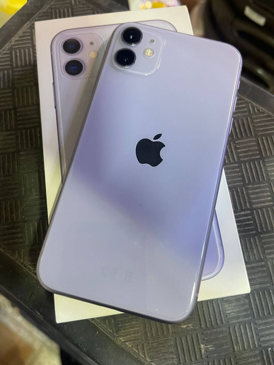 ايفون ١١ عادي للبيع فقط مبدل شاشه  ذاكرة ١٢٨ بطاريه ٧٨ ذاكرة ١٢٨ السعر ١٩٠ وبي مجال جهاز كلش نضيف للاستفار ***********

