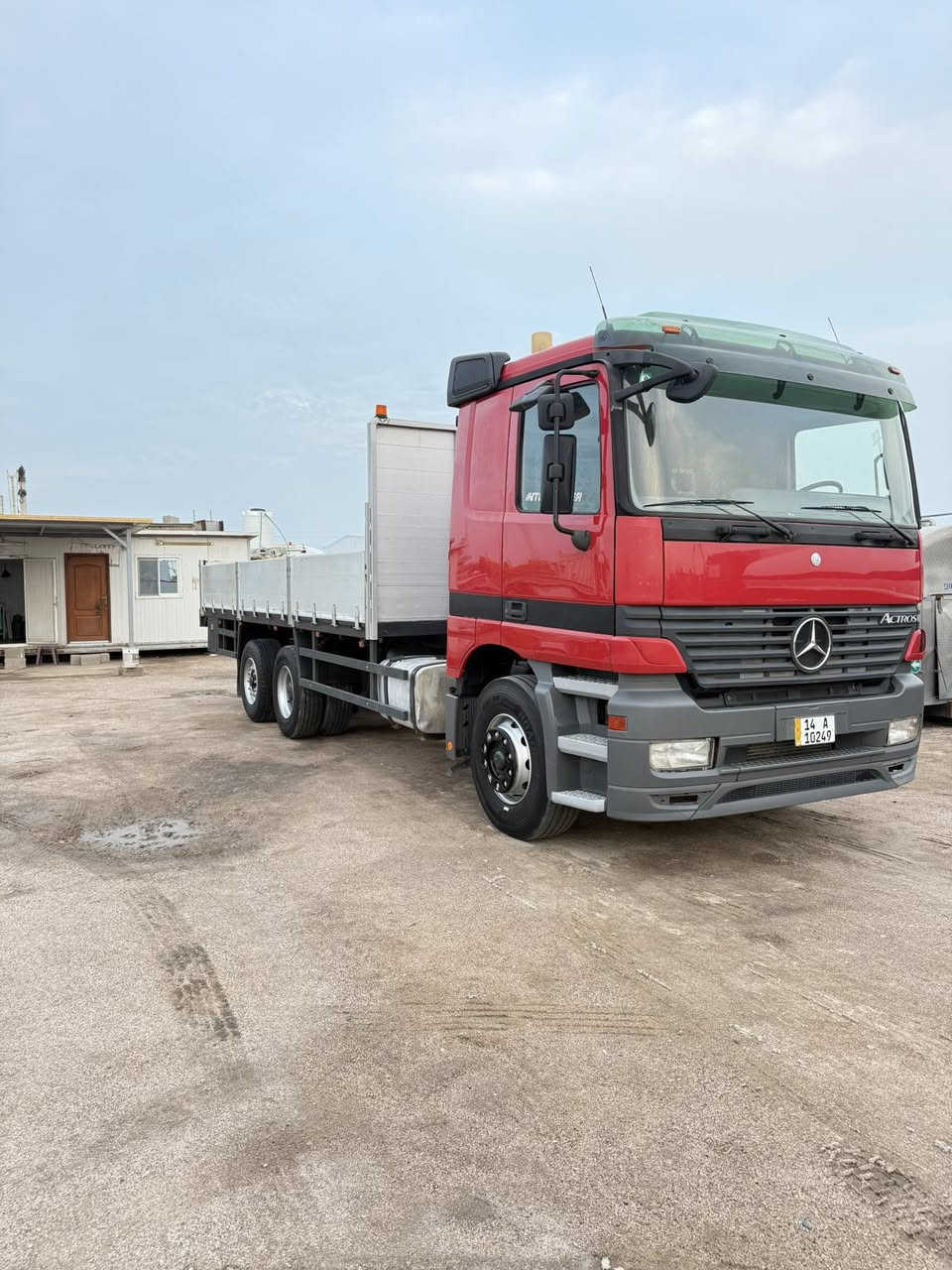 البيع موديل 2002 السيارة كفاله عامه ***********
