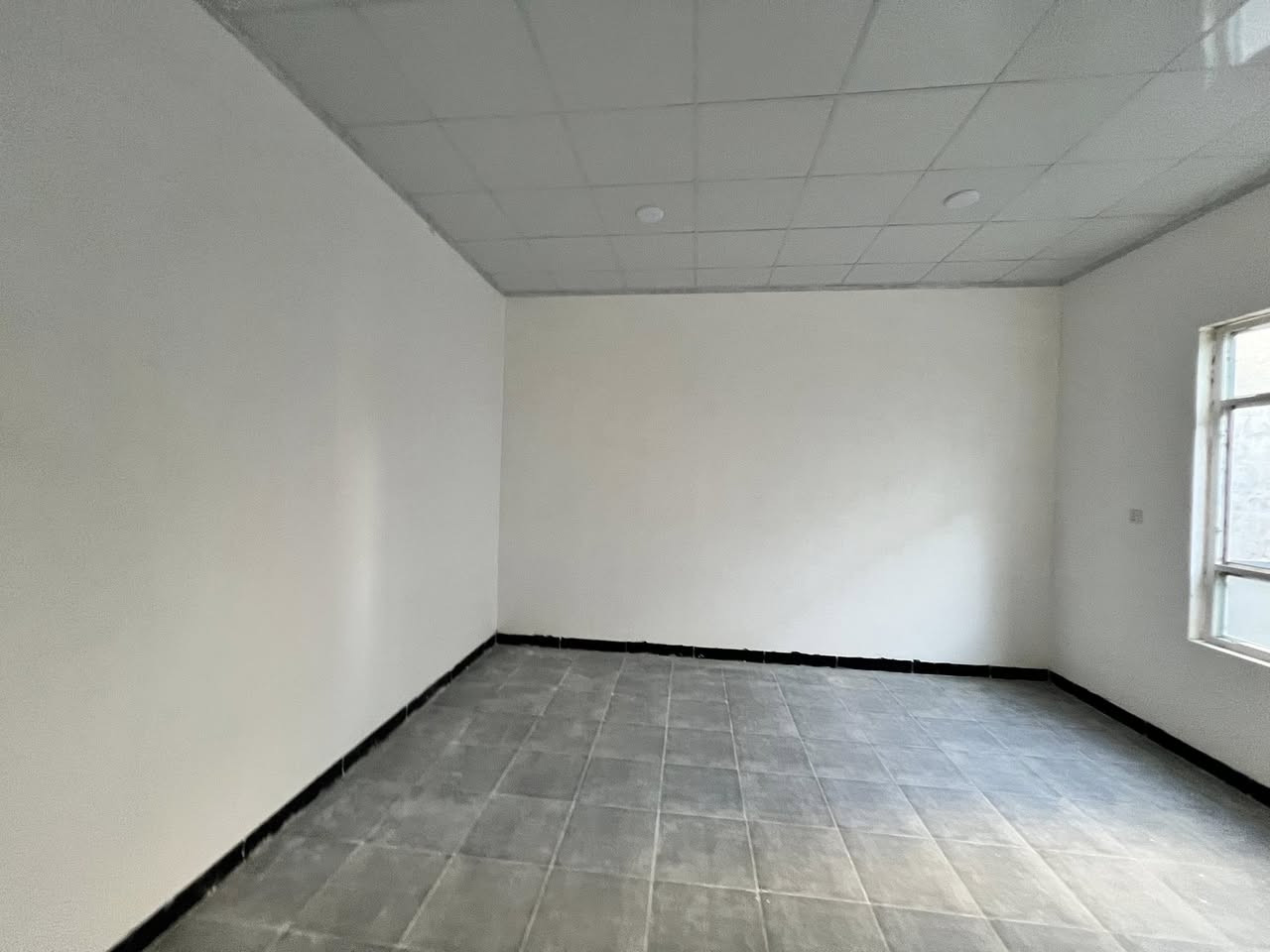 شقق للايجار طابق ثاني في حي الوحدة
الشقه الاولى 
مساحة ١٢٥ متر 

بناء حديث زيرو

تتكون من غرفة نوم وهول واستقبال وصحيات ومطبخ وكراج سياره 

الشقة الثانية 

مساحة ١٢٥ متر

بناء حديث زيرو 

تتكون من غرفتين نوم وهول واستقبال وصحيات ومطبخ وكراج  

موقع مميز قرب سانكو مول ومدرسه الشهيد عائد

للاتصال*********** او التواصل على الخاص
