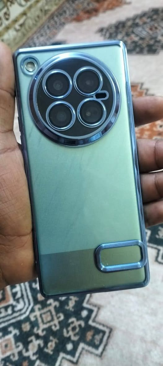 ماعندي توصيل بدون غراض 
ما مفتوح جهاز فقط بس جراره مال سيم كرت غيرته لونه أسود  ... فقط بس شراي يتصل مو شراي لا يراسني بياع شراي لا يراسني ع فيس ما ارد 
اسم جهاز زيرو 40 
ذكرته 512 مو 256 
رام 12 .... شاشه 120 هيرتز
كامره تخبل بصمه بل شاشه سريعه صوته عالي كلش 
سعره 230 مو شراي لا اصير لوتي يكسر بل سعر كبل حضر جماعت 185 لا تعلق مكاني بغداد حي أور جامع فردوس رقمي ***********
