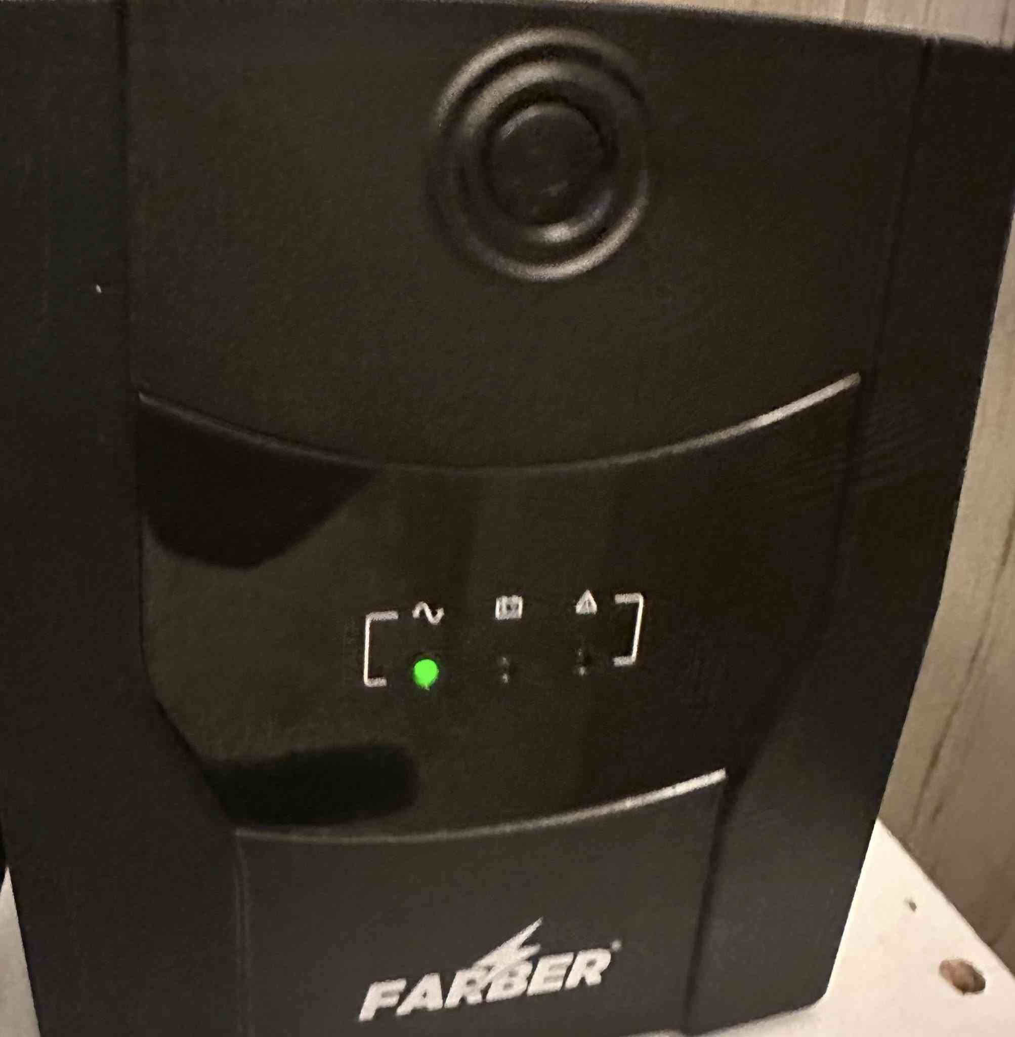 تجميعة ألعاب كاملة – 

 المواصفات:
 
• i7-10700 (8C / 16T)
 
• Palit RTX 3070 Ti GameRock (Crystal Design)
واجهة زجاجية RGB، 3 مراوح، غطاء علوي معدني
 
• RAM 16GB DDR4
 
• NVMe 256GB + SSD 1TB
 
• تبريد مائي Deepcool L240
 
• PSU 750W
 
• كيس Fantech زجاجي مع مراوح 4 تبريد ممتاز جدا

 شاشة ASUS 144Hz Full HD ips
 ماوس 12400dpiريد راكون RGB
 كيبورد ميكانيكي بلو سوج حجم 60%
 باد ماوس نوعية ممتازه 
 UPS Online FARBER

شباب التجميعة كلش جديده ومرتبة وقطع نظيفة جدا واستخدامها ممتاز ومحافظ عليها كلش 
كراتين بعض القطع موجوده وكارتون الكيس والشاشه موجودات 

بالنسبه لحرارة الكيس 
77 الكارت تحت اقوى ضغط 
حرارة المعالج ماتصعد اكثر من 66 تحت الضغط بسبب التبريد المائي

السعر مليون و350
مكاني البصرة حي الجامعة والي يحب توصيل موجود 
 هـ/***********
