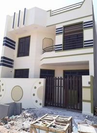 موجود صباغ حاليا اشتغل الواجهات المنازل وداخل المنازل اللي هي الغرف وا...