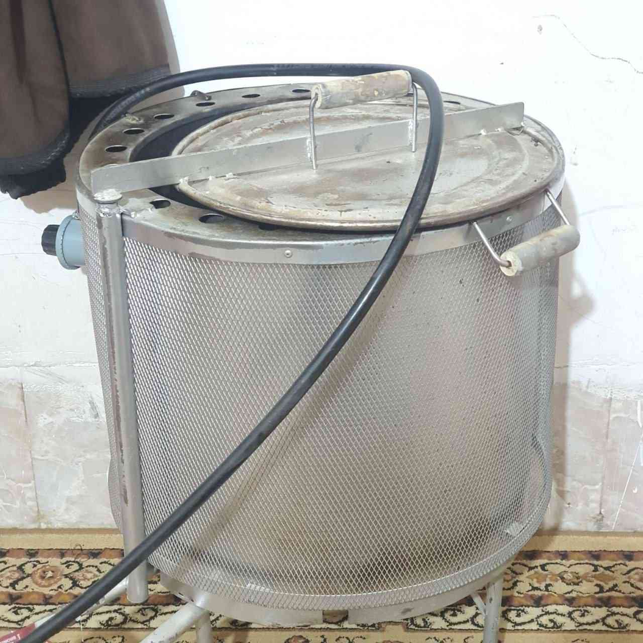 سلام عليكم تنور للبيع مشترينه من النجف معمل تنور حاج غلامي الاصفهاني معروف بالنجف مشري 145الف ورايده اب 100الف وبي مجال بس مره وحده خابزين بي. ***********
