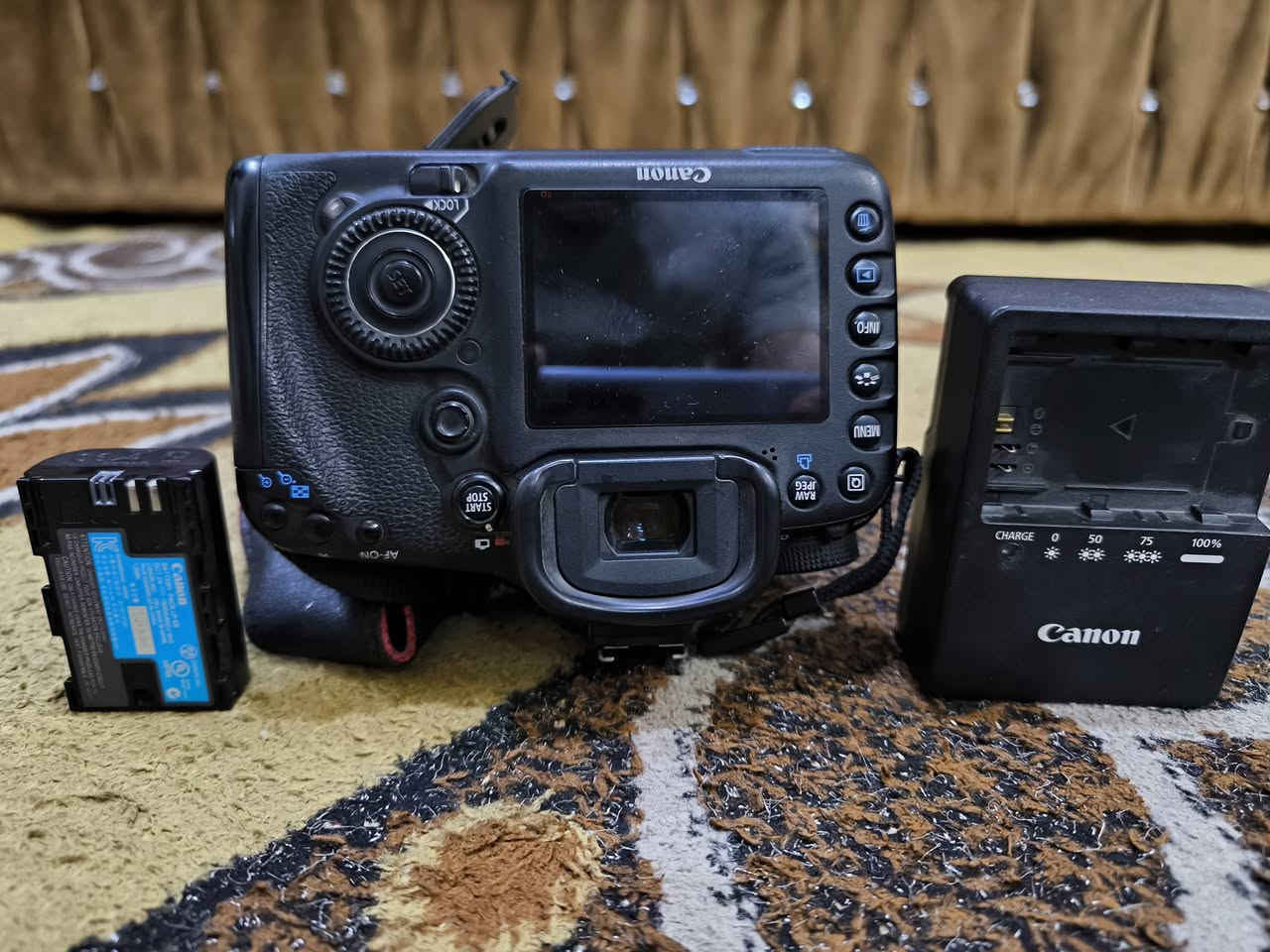 سلام عليكم كامره كانون 7D للبيع شاحنه ورام 16 خلي سعرك باليرضي الله عجبني ابيع مكاني بغداد _ الكاظمية أو ساحة عدن


**إذا كنت صاحب هذا الإعلان وتريد حذفه لأي سبب، رجاءا أرسل رسالة إلى الدعم الفني**