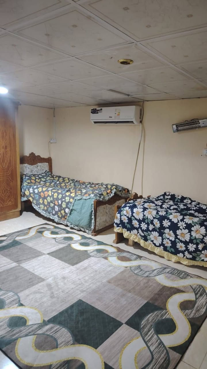 يالله 
يعلن مكتب عقارات أنوار الثقلين
 عن توفر
 بيت للبيع في الجزيرة شط العرب
 الفيروزية قرب شارع 15
بناء2024  فول مواصفات بناء بلوك درجة اولى
 مساحة 200متر
يحتوي على غرف عدد 2 
صالة
استقبال
كراج
مطبخ
مناور عدد2
الطابق العلوي يحتوي على غرف عدد 2 
صالة 
بناء درجه اولى
 بيبان تفصال ارضية مرمر
معجون 
سيراميك جداري هندي
السعر 130 مليون قابل للتفاوض
للاستفسار ***********
*********** ابو شمس
عنوان المكتب الجزيرة شط العرب الفيروزية قبل لا تعبر الجسر الاول على اليمين ركن شارع 7
مكتب عقارات انوار الثقلين البصرة, العراق
