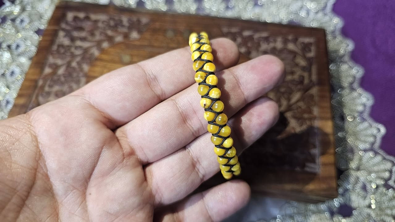 سوار كهرب بولوني رجالي اصلي، بالأصل عقود قديمة، حياكة يدوية درجة اولىٰ، للبيع بسعر ٤٥ الف التواصل *********** لطفاً اما الأتصال بالرقم او التواصل عبر الواتساب، يرجى عدم الدخول الى الخاص.
