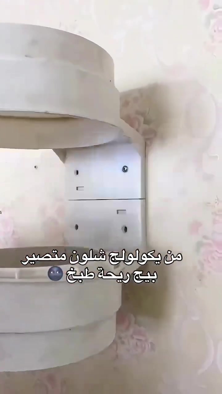 ساحبة هواء صاروخية 4 انج
السعر 35 الف والتوصيل مجاني
واتساب ***********

الاستخدامات

سحب وطرد الهواء من الحمّامات والمطابخ.

تحسين التهوية داخل الغرف، المخازن، والورش.

تقليل الرطوبة والروائح والدخان.

مناسبة لأنظمة مجاري الهواء (الدكت) بقطر 4 إنج.

تُستخدم في البيوت، المحلات، والمكاتب.

المميزات

قطر 4 إنج (100 ملم)– متوافقة مع دكت التهوية القياسي.

قدرة كهربائية: 40 واط.

الجهد الكهربائي: AC 220V – 5060Hz.

تدفق هواء قوي: حوالي 310 م³ساعة.

ضغط هواء: 180 باسكال.

مستوى ضجيج منخفض: تقريبًا 34 ديسيبل.

سرعة دوران: 2600 دورةدقيقة.

تصميم صاروخي داخلي لرفع كفاءة السحب.

استهلاك طاقة منخفض مع أداء ثابت.

جسم بلاستيك متين مقاوم للرطوبة.

مزوّدة بحامل تثبيت معدني لسهولة التركيب.

سهلة الفك والتنظيف حسب دليل الاستخدام.

تشغيل هادئ مناسب للاستخدام المنزلي.

محتويات الصندوق

ساحبة هواء صاروخية MAM TOP مقاس 4 إنج.

قاعدة تثبيت معدنية مع براغي.

دليل الاستخدام.

الملاحظات

طول السلك: 70 سم.

قياس الكارتون:

- الطول: 23 سم
- العرض: 17.5 سم
- الارتفاع: 15.5 سم

يُفضّل فصل الكهرباء قبل التركيب أو الصيانة.

يُنصح بتنظيف المروحة دوريًا للحفاظ على الأداء.
