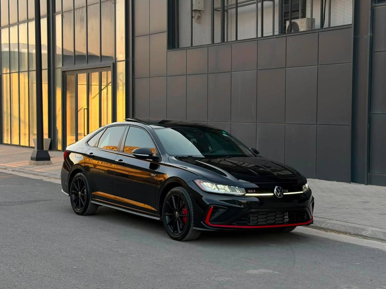 Jetta GLi autobahn
مۆدیل 2025 
6 هه زار ڕۆشتوە 
بێ بۆیاخ بێ ایرباگ 
ژمارە کاتیە
لە سلێمانیە
***********
