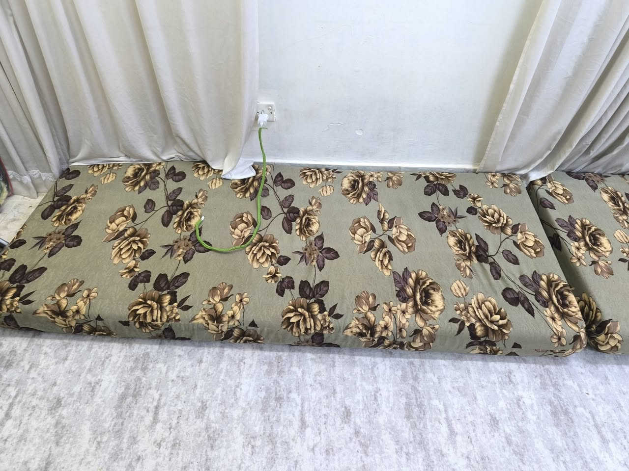 اسفنج مال نفر عدد 2 الطول مترين 10 سنتم العرض 90 سنتم مستعمل نضيف مو مال سوكي سعره الواحد 25 ألف تركي
حجله مستعمل نضيف تركي مو مال سوكي سعره 30 ألف عنواني كركوك يم محطة طاهر وهد رقمي للتواصل ***********
