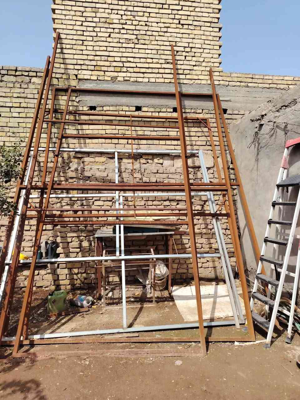 حديد للبيع مكان شطره جاهز يرهم سقيفه أو غيرها
***********
