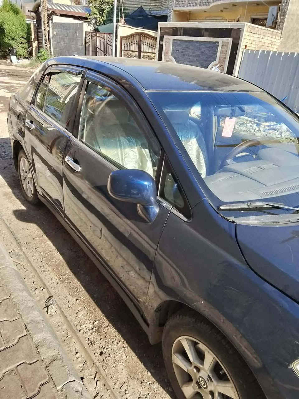 نيسان فيرسا موديل ٢٠٠٧ السياره جاهزه تبريد كير محرك جديده مكانها بغداد البياع سعرها ٦٥ هاتف *********** السياره مصبوغه حزام
