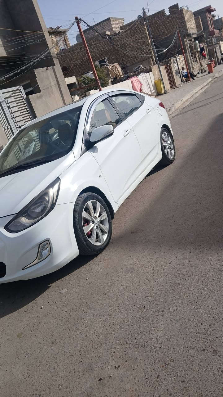 بسم الله الرحمن الرحيم السلام عليكم ورحمة الله وبركاته.....اكسنت موديل٢٠١٢ ابيض بغداد انكليزي بأسمي تحويل مباشر كامل مواصفات ما عداء البصمه ماشيه ١٢٦كم مكينه كير مكفولات محرك ٦٠٠ دوش قطرتين  بيه صبغ نص باب الخلفي مع الهلال بدون دواخل رش فقط خمسه ويل كب  بلاد خمسه تجاوي فئه بلوه دوشمه كاعيه مع الكشنات جاهزه بدون اي صرف السنويه ال ٣١ السعر ١٠٥ رقم ***********
