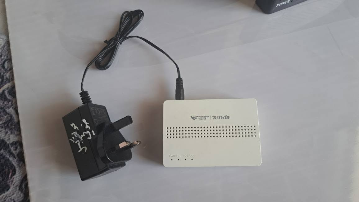 راوتر tp link C50  نظيف جدا
تحويلة 1 كيكة من تيندا tenda 
عاكسة ١٢ / ٩ فولط 
الاتصال / *********** كركوك, العراق
