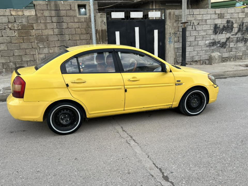 السلام عليكم
اكسنت نينوى 2009 باسمي تحويل ثاني يوم 
مكينه 16 جديده  كير توماتيك 
دوشمه جديده
تبريد شغال 
 هيئه وغرامات صفر
 كابون بنزين بيها
 الضرر  ضربه بالجاملغ الخلفي 
***********
