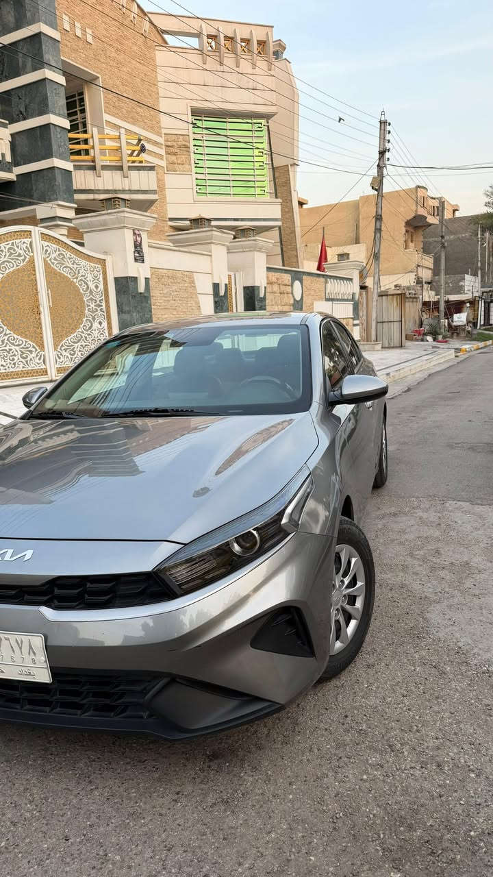 السلام عليكم للبيع
كيا سيراتو 2023 خليجي كفاله عامة 
ماشية 30 الف حقيقي على ايدي من الشركة 
السعر 16.200$ 
***********
مكان السياره بغداد الكرخ
