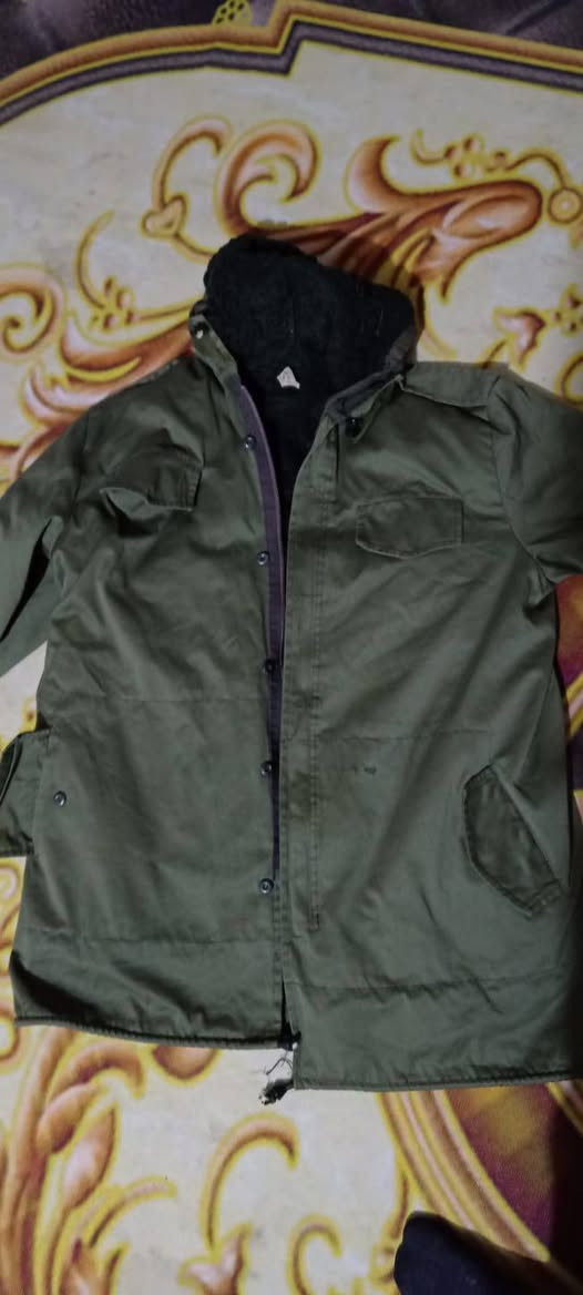 السلام عليكم قمصله عسكريه للبيع روماني الاصلي نضافه 100/85 السعر 40 وبيها مجال يوجد توصيل لجميع  محافضات العراق للنتصال ***********
