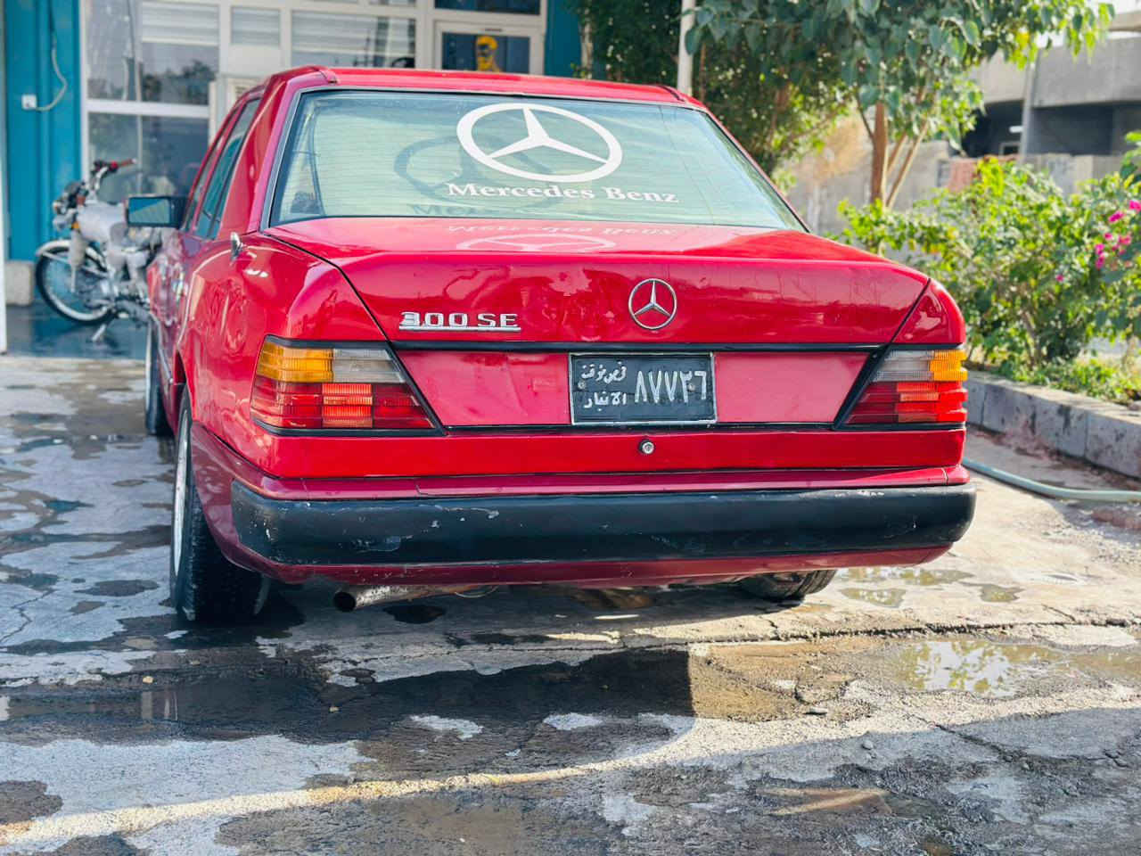 مارسیدز 300 مودێل 1990 مەکینەی بەتەی 3000 گێڕ و مەکینەی بەشەرت زەربەو ولێدراوی نیە سەرە دەبڵی نەتەقیوە و کارەبای گشتی گیانی ئیشەکا تەبریدی سارد و گەرم ئیشەکا 
سەنەوی لەگەڵە بەشەرتی حاسیبە 
ژمارە موبایل ***********
سعری 33 گەڵاو مەعامەلە كالار, السليمانية
