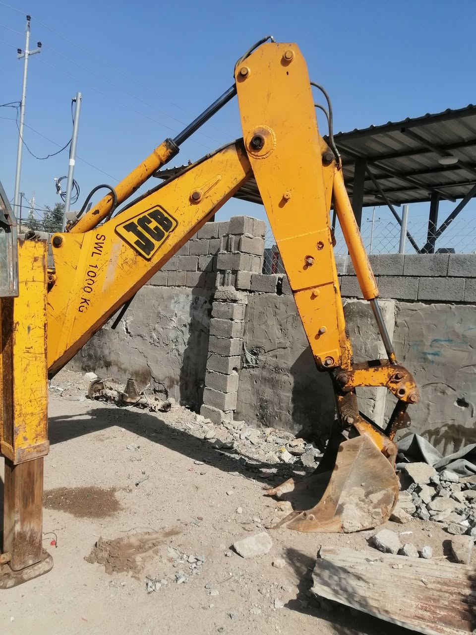 السلام عليكم حفاره جي سي بي موديل 1996 رقم بصره شرط التحويل حفاره جهزع العمل رقم *********** سعر100وبيه مجال
