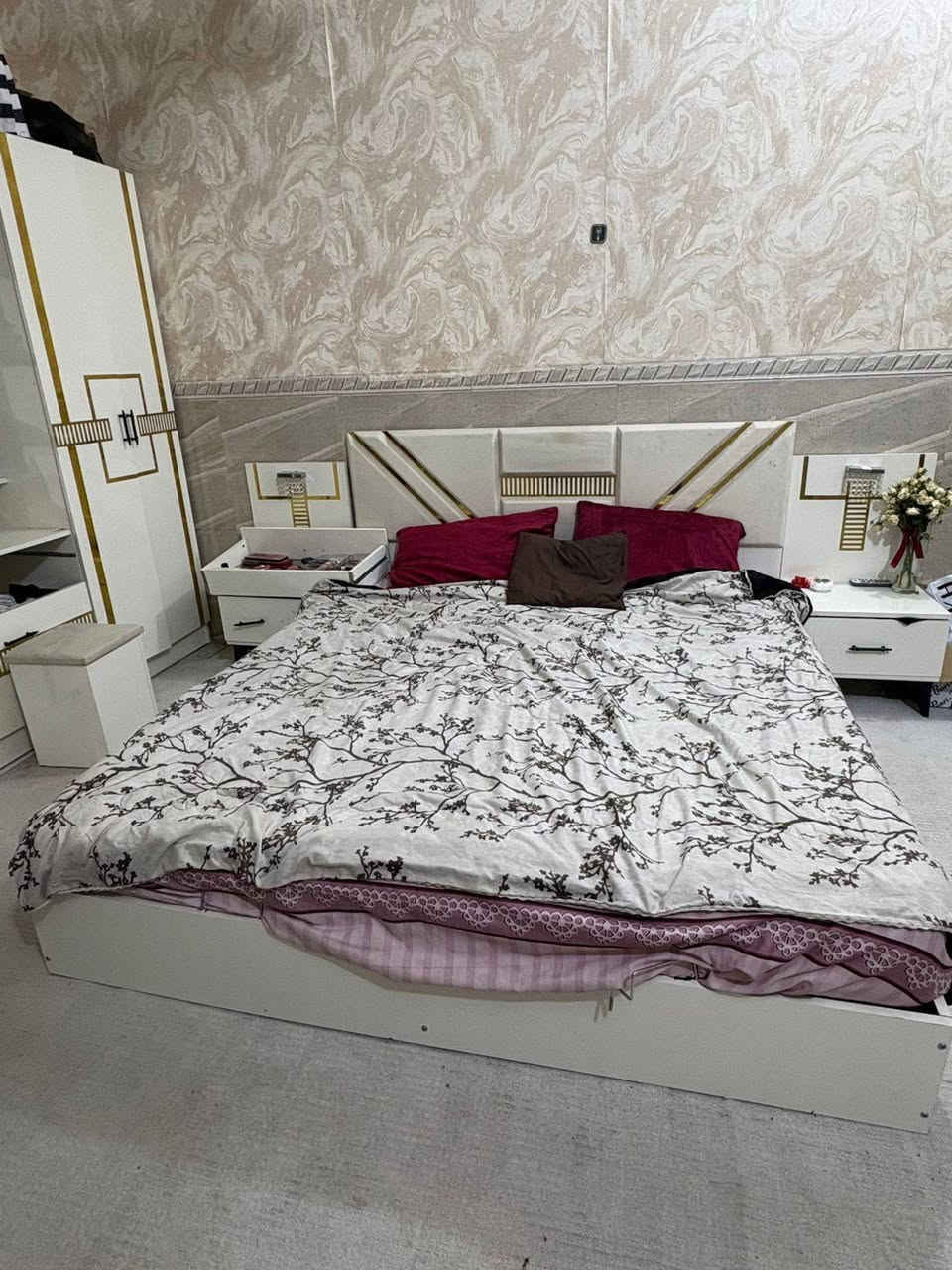 غرفه للبيع ٥ قطع مابيها ضرر بس المجر مالتها فالت والسرير خزان نضيفه اخت الجديده
للتواصل على هذا الرقم ***********
