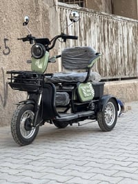 شباب دراجه ثلاث عجلات اللبيع دراجه زيرو زيرو بعدها استخدامها 10يوم فقط...