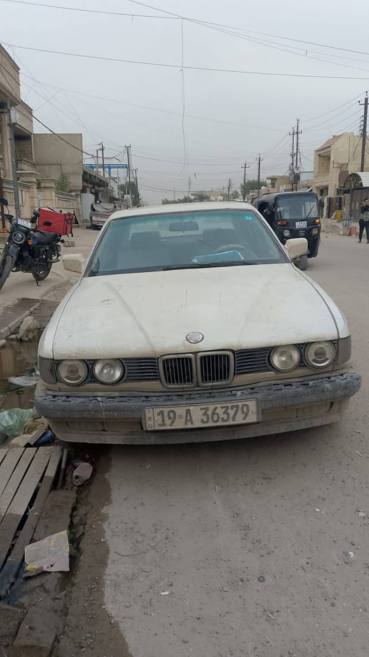 السلام عليكم عندي سياره بيأم  مديل 1993 مكينه زينه كير عادي رقم نكليزي سعر 25 رقم ***********
