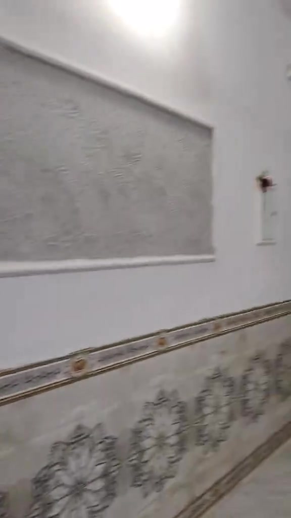 سلام عليكم بيت لبيع بكاع عامر 200 متر بيت بي صاله هول ومطبخ وستقبال وصحيات خدمات موجوده كله بس نقص غرفه مكان موجود بس بعده ما مجهزهن بنيان،،،، البيت بلوك عكادع مرتب وحلوو وقريب سعر خاص لبيت مقبيل محلات راجي عله شارعين سعر 55 وبي مجال لشراي ايجي خاص ***********
