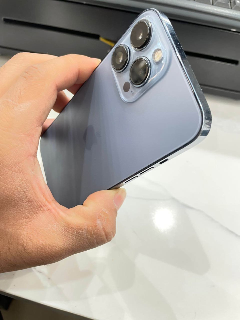 ايفون ١٣ برو ماكس امريكي مبدل شاشه اصليه شرط مال جهاز بطاريه ٩٤ و الظهر مبدل هم  السعر ٥٤٠ ذاكزه ٢٥٦ الجهاز مكفول من اي عطل كله تمام وفول ومابيه اي مشكله  مكاني كربلااء بيع او مراوس ب ايفون احدث و انطي فرق هذه رقمي *********** كربلاء, العراق
