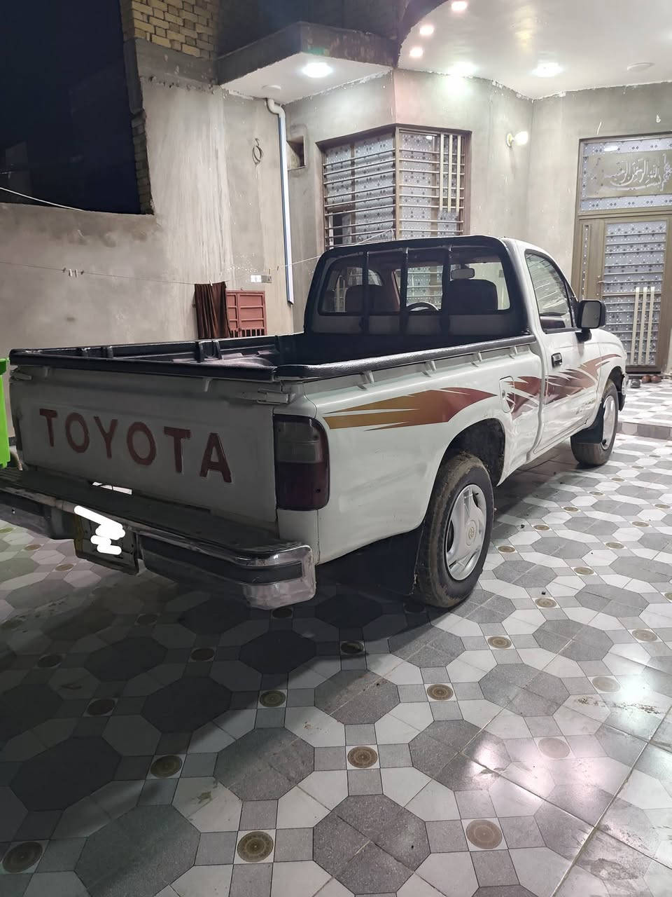 السلام عليكم سياره للبيع تويوتا 
موديل 2004 رقم نجف سياره مكفوله
  من عده بس باب البدي بيه صبغ و بيها بارد بسيط 
السعر 115 و بيها مجال العنوان ذي قار قلعه سكر الرقم ***********
