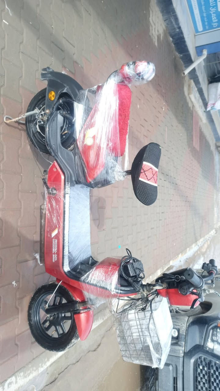 السلام عليكم
بايسكل شحن للبيع 
موديل 2025 
حجم 16 
السرعة 60 
3 تبديلات 
تشغيل ع بصمه وصويج 
بطاريات شرط ع فحص جدد 👉👉 
السعر 175 وبي مجال قليل 
مكاني الشرقاط قرب كراج الشرقاط 
رقم الهاتف ***********
شحن مايصرف شرط خدمي
