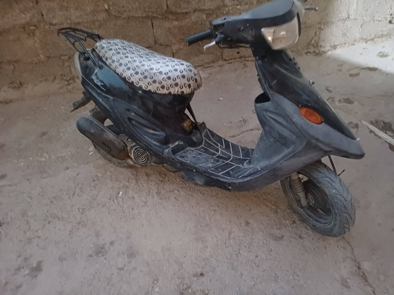 سلام عليكم شباب بيجي البيع مكينه نضيفه ذابهه بل بيت  بس تنضيف كابريتر سعر 200وبيهه مجال مكان كوت الشهداء وهاذه رقمي ***********
