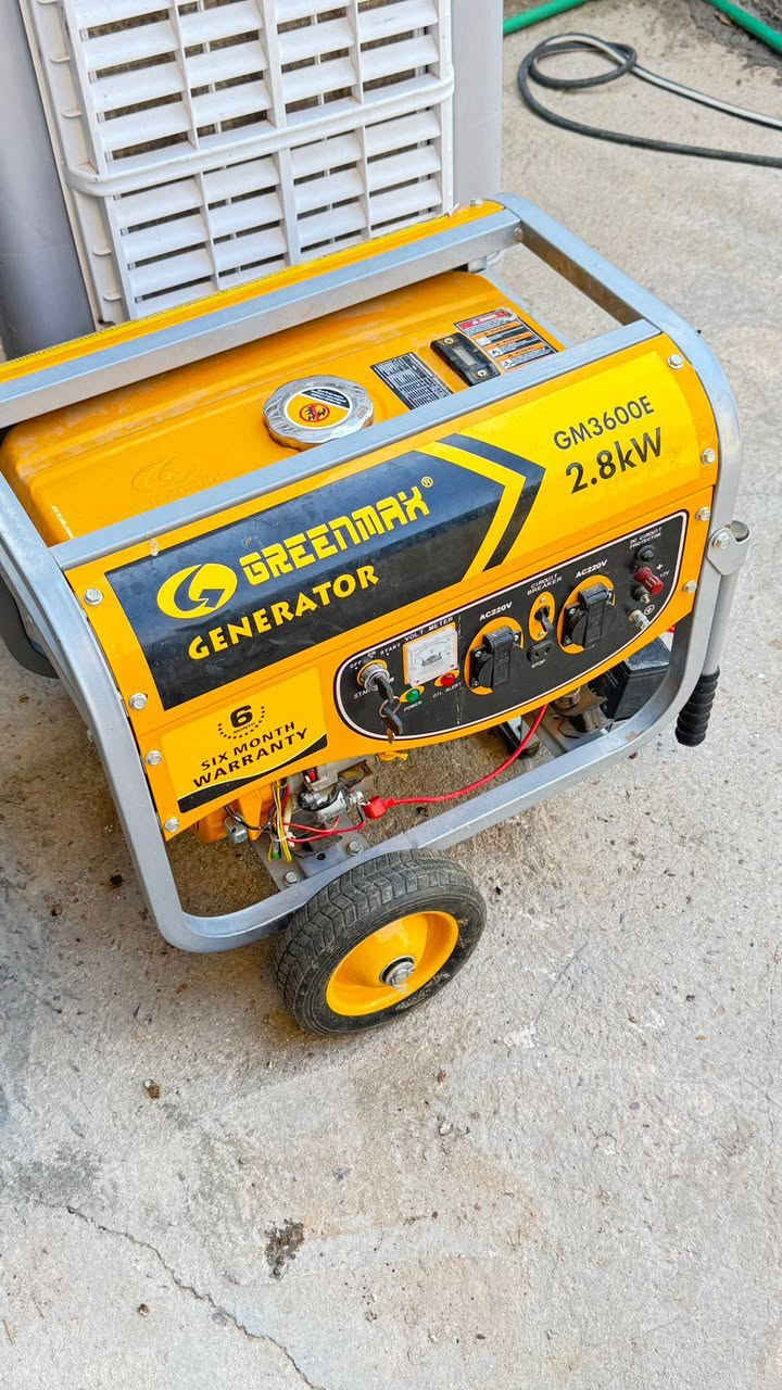 بفضل الله مولدى كرين ماكس الاصلي
سلف ريمونت عربه 
شحن بطاريه خارجي 
2.8 kw
صافي 12امبير
***********
السعر 270
