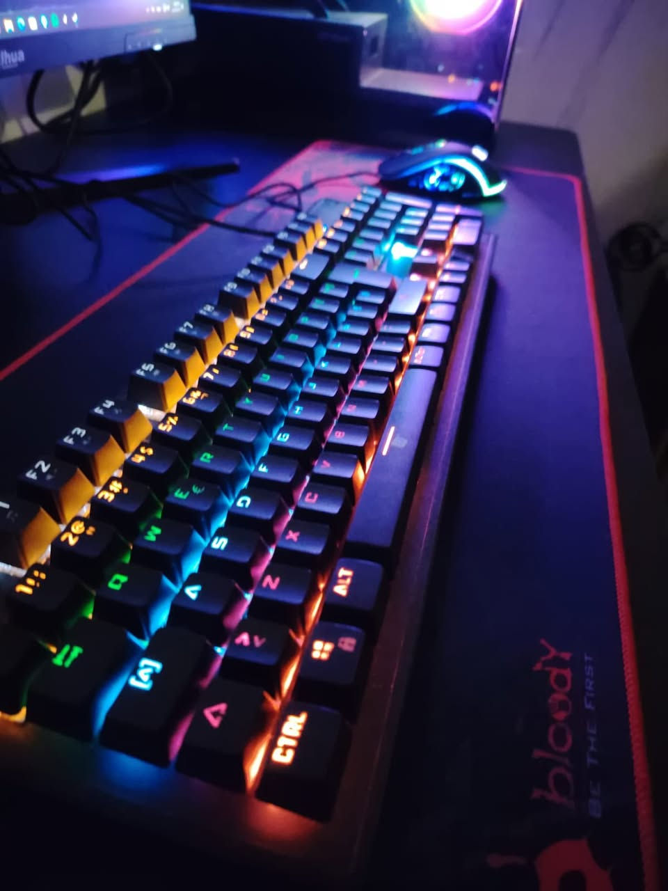 تجميعة گيمنك "سيت أب" كامل (Full Setup) 🎮
الجهاز والشاشة:
• المعالج: Ryzen 5 5600X 
• كرت الشاشة: RTX 4060 8GB 
• الرام: 16GB (سرعة عالية).
• التخزين: 1TB SSD NVMe 
• الشاشة: 25 بوصة، تردد 180Hz 
الإضافات والملحقات:
• ميز قيمنق (Gaming Desk).
• مايك احترافي (للستريم أو التواصل).
• كيبورد + ماوس + سماعة + ماوس باد.
💰 السعر: 1,550,000 دينار عراقي.
مع الضمان لحد الان ساري سنة كاملة استبدال.


**إذا كنت صاحب هذا الإعلان وتريد حذفه لأي سبب، رجاءا أرسل رسالة إلى الدعم الفني**