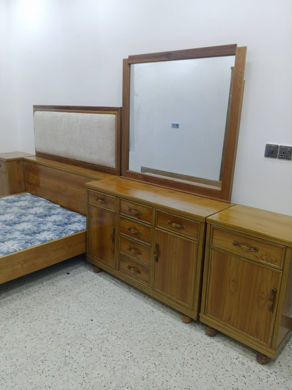 غرفة اخشاب جديدة للبيع
الاتصال ***********
