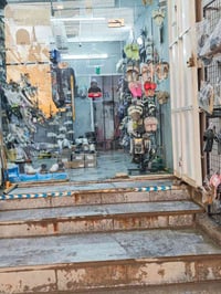 المحل للبيع مع كامل محتوياته ايجار المحل 300 الف  المحل شغال وبي معامي...