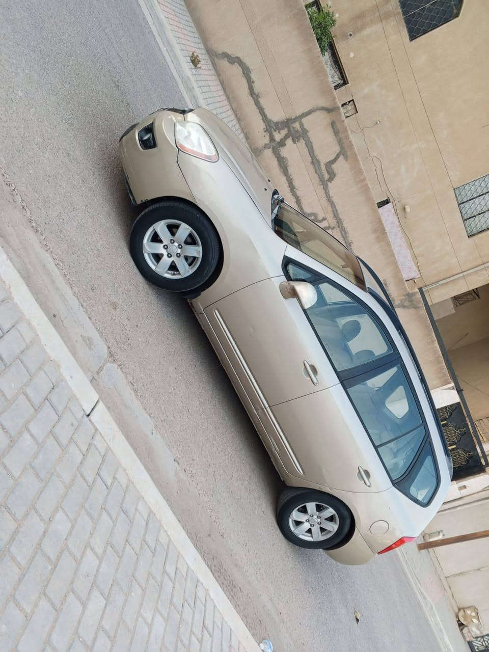 السلام عليكم سياره للبيع فقط راندو موديل 2008 موارد امريكي حادثها جملغ وبنيد بدون دواخل وبيها قطعتين صبغ بدون ضربه كير ومكينه كفاله حجم المكينه 2400 قطعتين تبريد ثلج سياره جاهزه تخم تاير حداديه تبريد بسمي تحويل مباشر سنويه اله 28 السعر 75 بيها مجال مكاني كربلاء رقم/***********/ الهاتف
