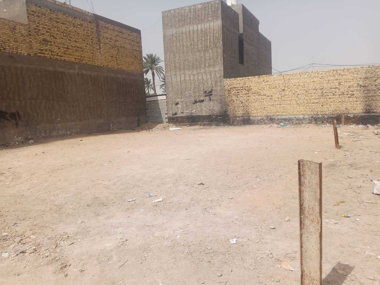 سلام عليكم قطعه مساحة ٣٠٠م قرب شارع ١٠٠ تبعد عن شارع ٨٠متر كافت الخدمات موجوده  الاستفسار على هذا رقم ***********  مدفونة سبيس السعر ١٠٠مليون وبيهه مجال مرجعت مكتب بهاء الجشعمي قرب جسر المشات شارع ١٠٠
